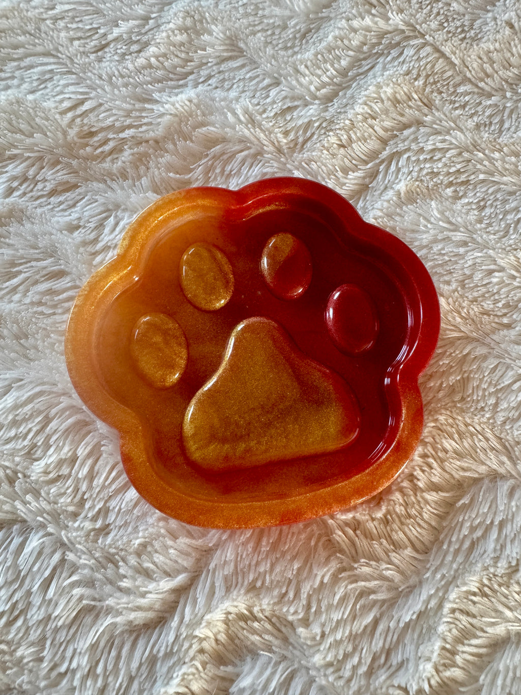kleine Schale im Pfotenmotiv