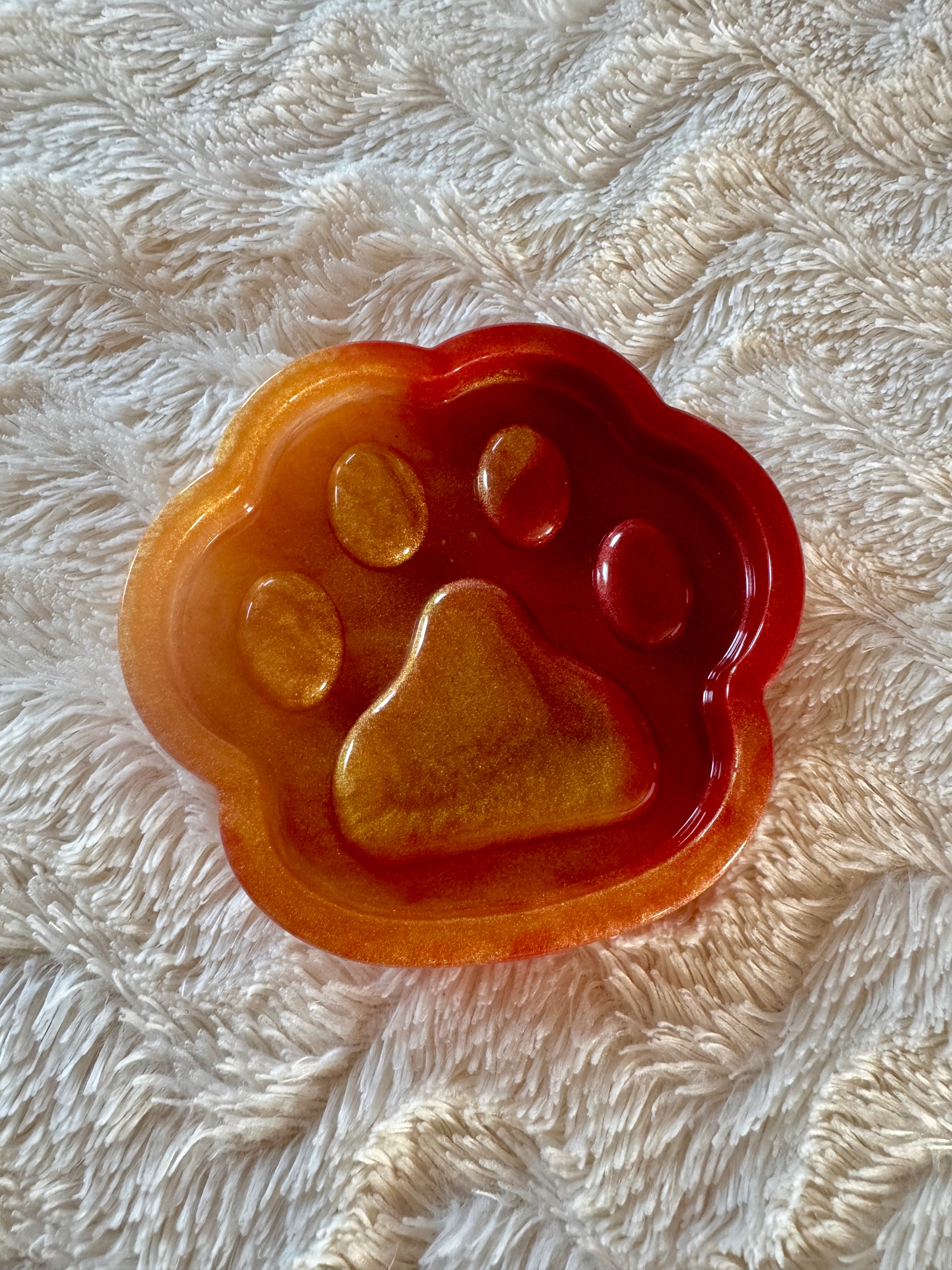 kleine Schale im Pfotenmotiv