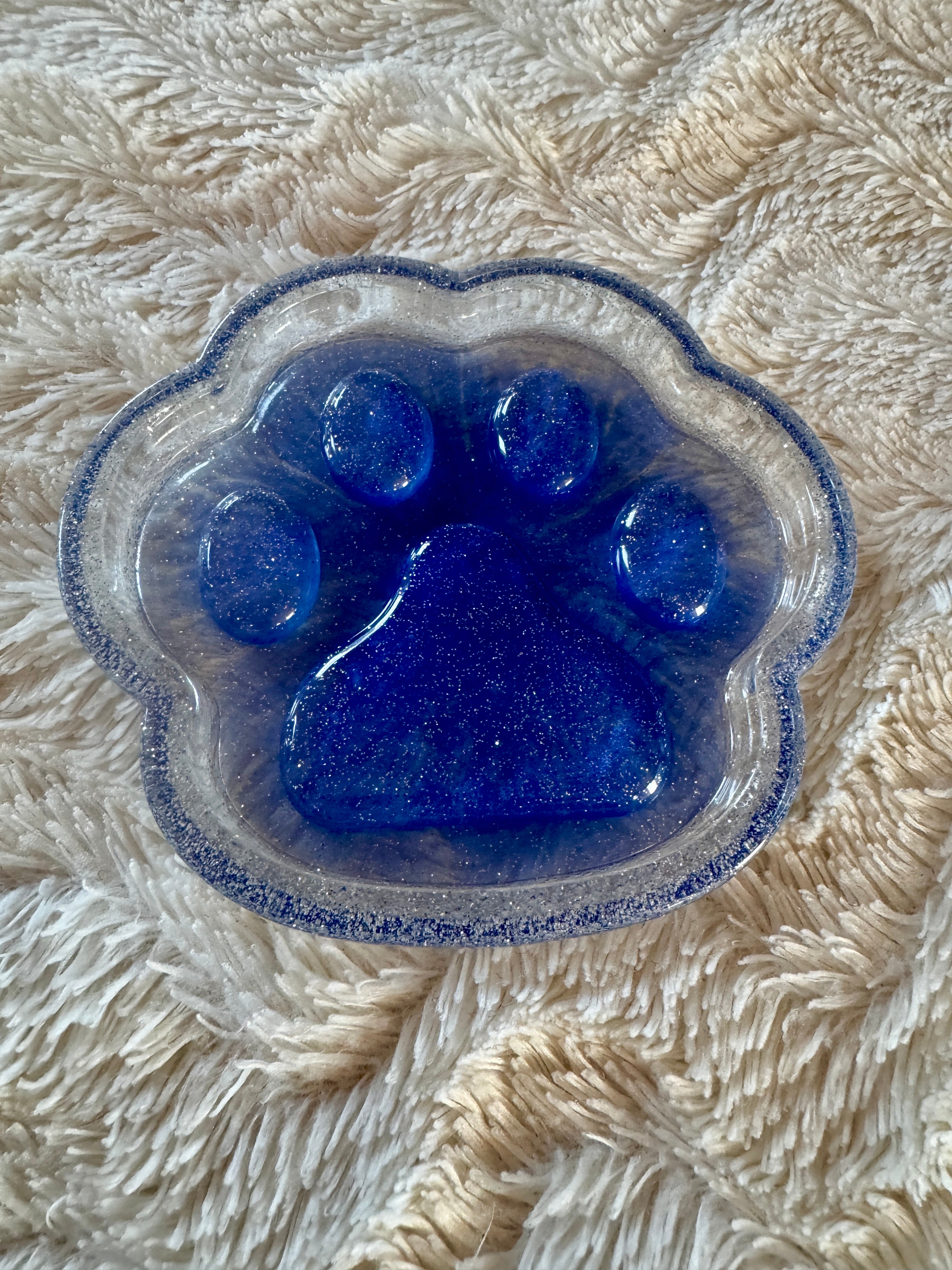 kleine Schale im Pfotenmotiv