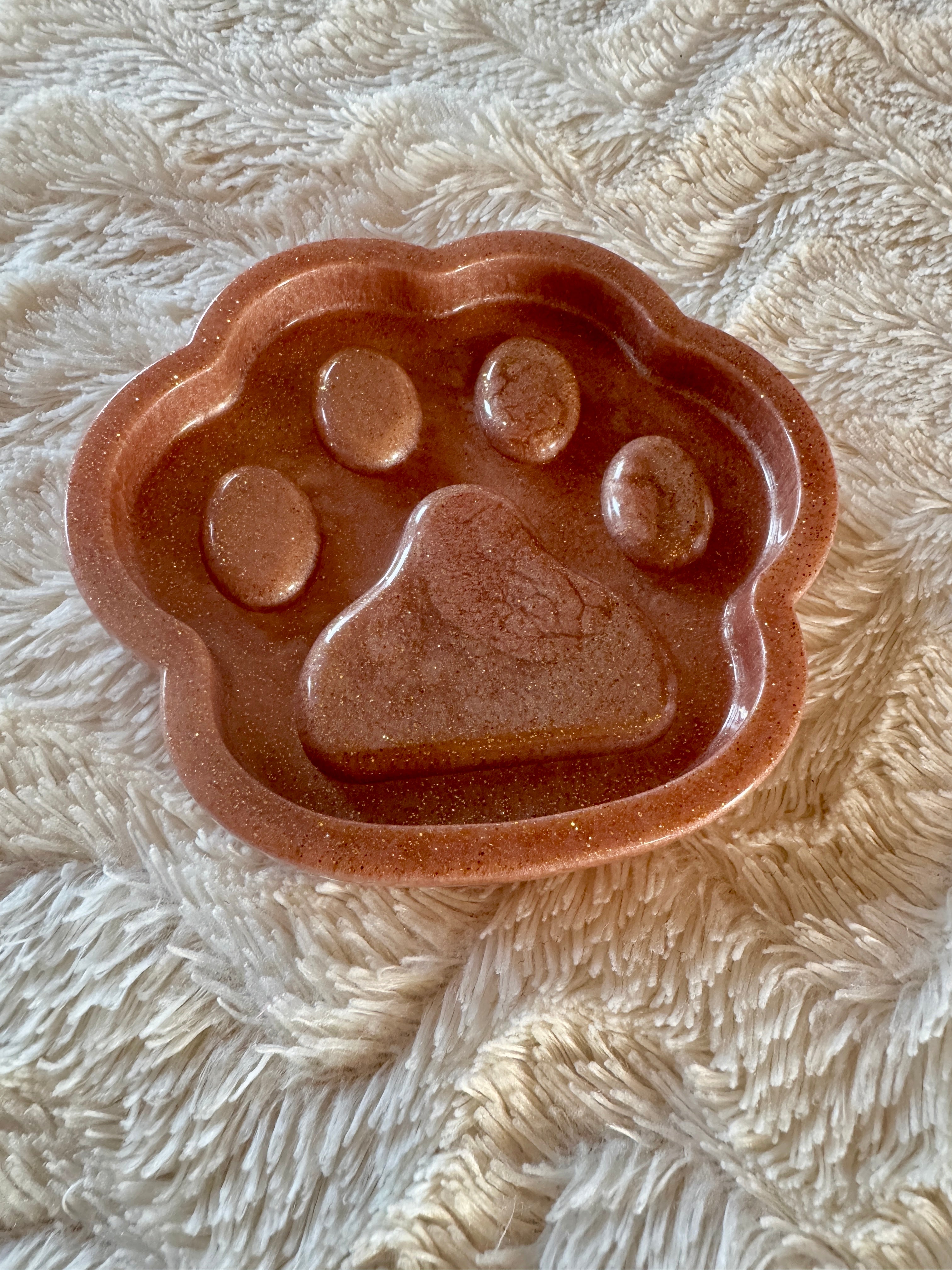kleine Schale im Pfotenmotiv